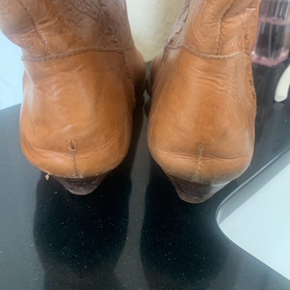Marc Alpert Vintage boots 1980s-Made in Brazil Aztec SW design Gold Tip 1” heel - Picture 5 of 5